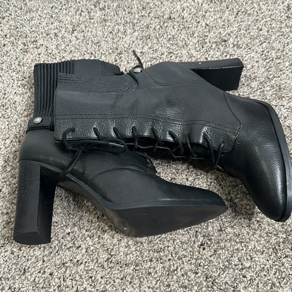 Michael kors black lace up carrigan boots size 11M